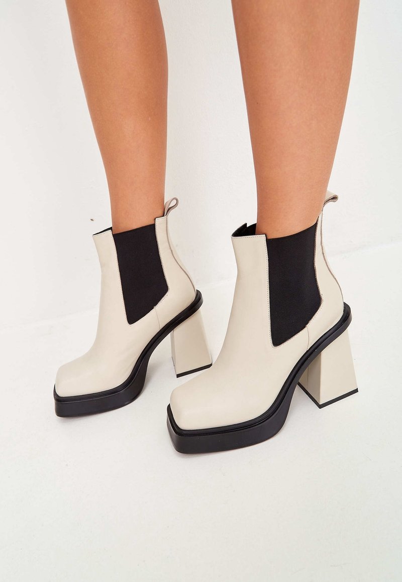 Cesare Gaspari Botines con plataforma - beige