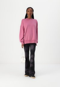 Abercrombie & Fitch Essential Oversized Sunday Crew - Sweatshirt - pink