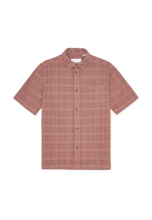 Chemise à manches courtes couleur rose poussière avec un motif en grille, fabriquée à partir d'un tissu texturé. Dispose d'un devant boutonné et d'une poche poitrine.