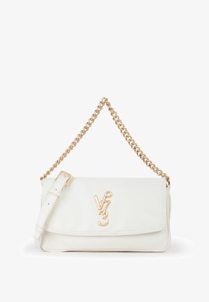 Witte leren handtas met gouden kettingriem en gouden logo met "V73" op de voorklep.