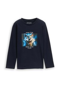 Granatowa koszulka z długim rękawem wykonana z bawełny, z kolorową grafiką uśmiechającego się kartonowego lisa i napisem "MIEJ NAJLEPSZY CZAS W ŻYCIU".