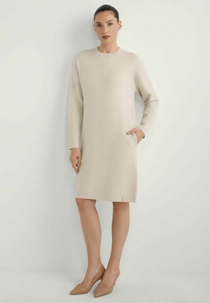 - Sukienka dzianinowa