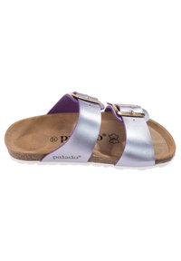Silver och lila slip-on sandal med två justerbara spännen, mockafotbädd och strukturerad gummisula. Varumärket "Palado" synligt.