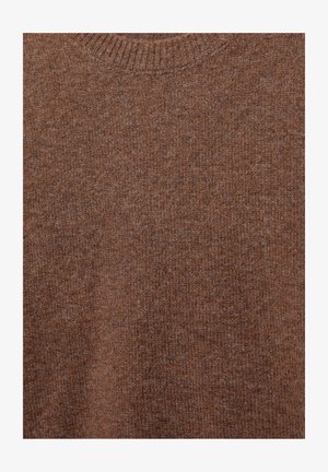 Barna kötött gyapjúpulóver bordázott, kerek nyakkivágással és puha tapintású anyagból.
