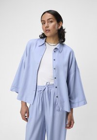 Object Blusa - brunnera blue
