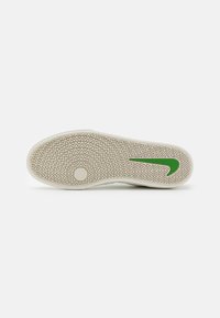 Nike SB CHRON 2 UNISEX - Joggesko - phantom/chlorophyll/summit white/sail