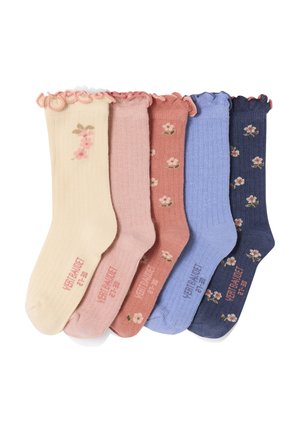 Fünf Paare von gerippten Socken mit Rüschensaum in Creme, Rosa, Rost, Blau und Marineblau, jeweils mit kleinen Blumenmustern und Markentext auf den Socken.