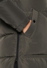 Vero Moda VMOSLO NOOS - Manteau en duvet - peat