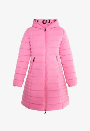Cappotto imbottito rosa con zip frontale, texture a coste e cappuccio. Dotato di tasche laterali e di un logo sul colletto interno.