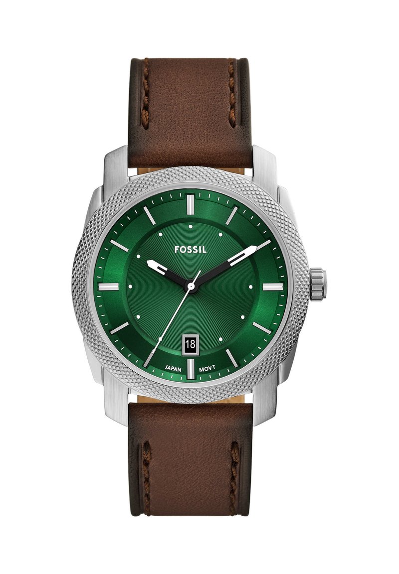 Reloj de pulsera Fossil para hombre con esfera verde, caja de plata, correa de cuero marrón, marcadores de hora blancos y pantalla de fecha que muestra el día 18.