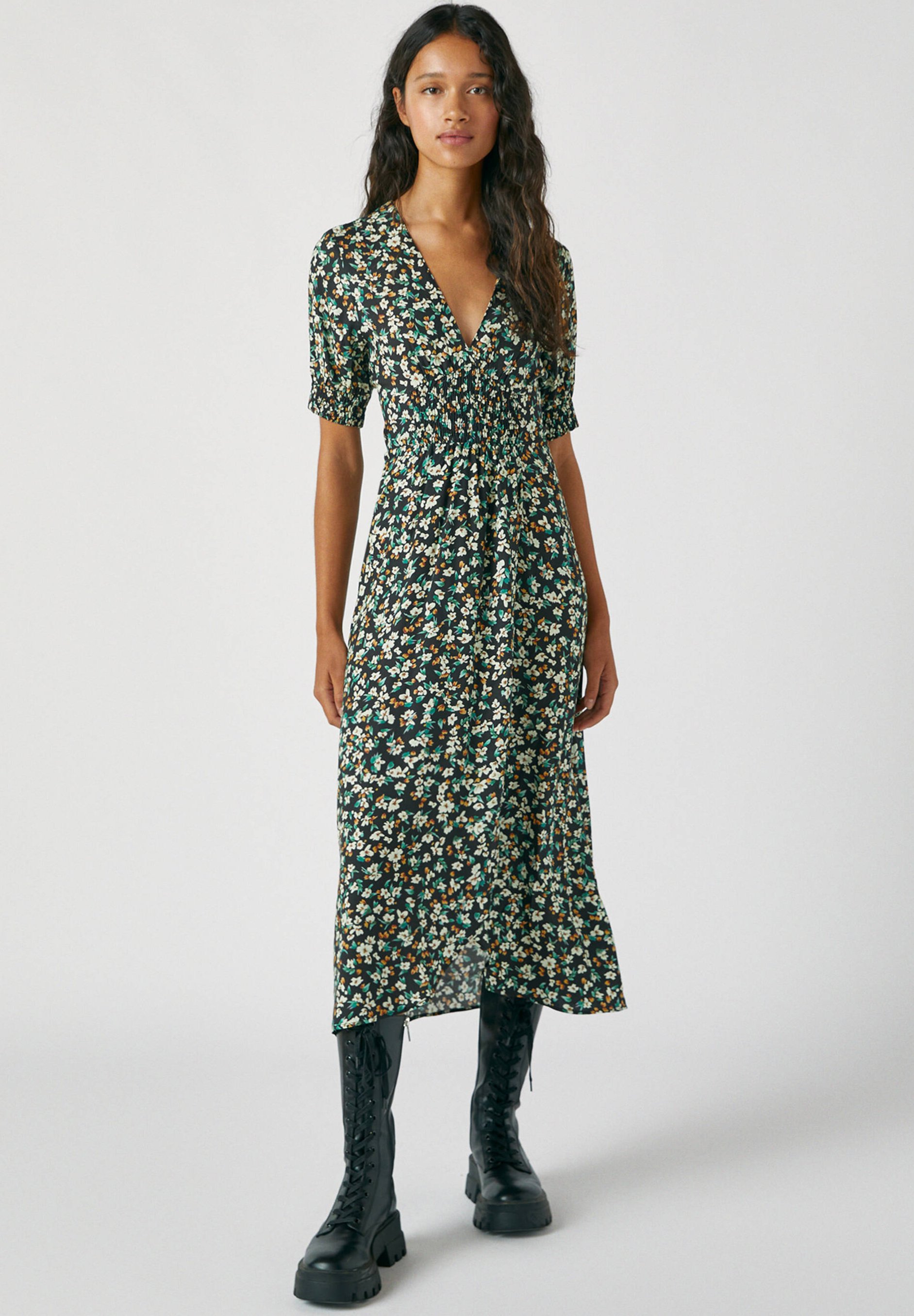 robe rouge pull and bear