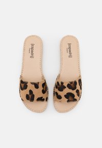 Leopard print slide sandals with a soft fur-like upper, beige base, and stitched edges. Designed for slip-on wear with a flat sole.