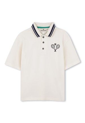 Biela polokošeľa s krátkym rukávom, námornícky modro-bielym pruhovaným golierom, tromi gombíkmi a vyšívanými prekríženými tenisovými raketami na hrudi.