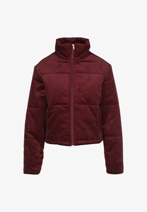 Giacca puffer in corduroy bordeaux con colletto alto, design a righe orizzontali e chiusura frontale con zip. Tessuto testurizzato con motivo a coste.