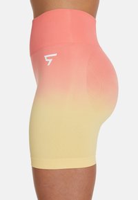 SQUATPROOF HIGH WAIST - Pantalón corto de deporte - pink orange