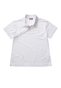 Polo bianco realizzato in tessuto misto cotone, con colletto classico, maniche corte e una chiusura a bottoni sul lato sinistro.
