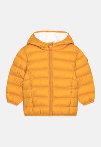 Veste rembourrée jaune avec une fermeture éclair à l'avant, des poignets élastiques et une capuche. Le tissu texturé présente des sections matelassées pour l'isolation. Doublure blanche à l'intérieur.