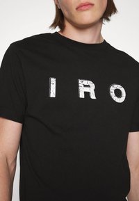 Iro T-shirt med print - black