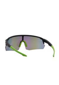 Occhiali da sole sportivi con montatura nera, lenti specchiate che mostrano colori gradienti e gommini verdi. Design leggero con forma angolare.