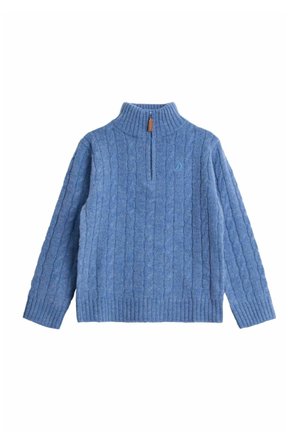 Blauer Strickpullover mit halbem Reißverschluss, geripptem Kragen, Bündchen und Saum, mit einem kleinen gestickten Logo auf der linken Brust.