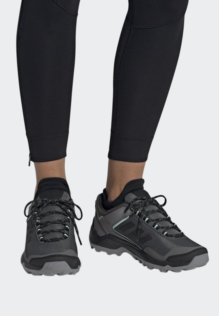 soldes chaussures de marche femme