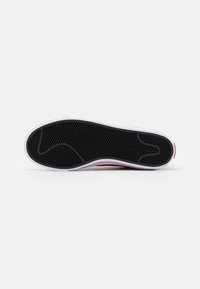 Nike Sportswear COURT LEGACY - Sapatilhas - black/siren red/white