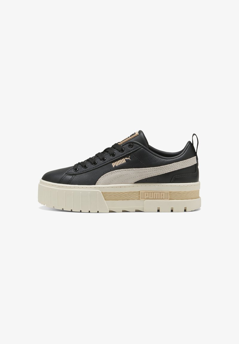 Sneakers platform neri con accenti beige, parte superiore in pelle, punta rotonda, design con lacci e suola intermedia testurizzata con dettaglio del marchio.