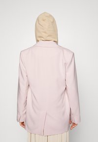 Modström GALE - Casaco curto - bella rose