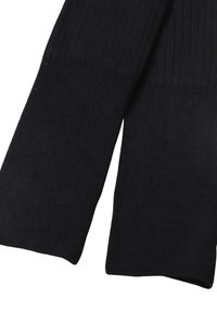 Calze riscaldanti nere a costine con una finitura texture, caratterizzate da un motivo uniforme e da una forma allungata per un indossamento confortevole.
