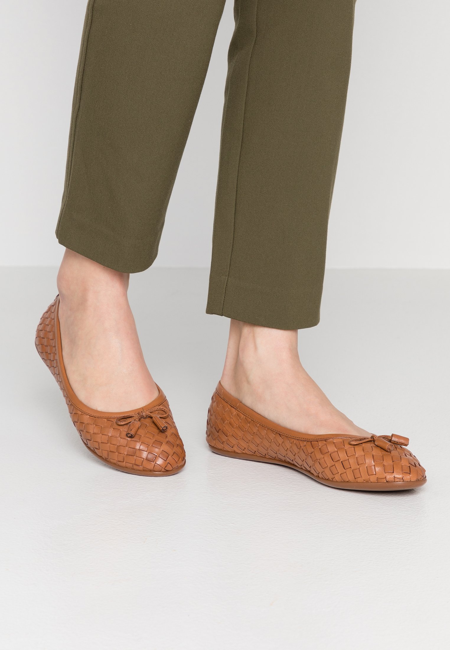 carvela luggage shoes