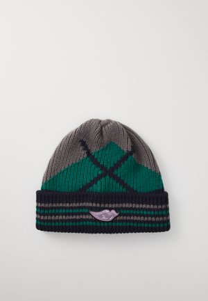 Szürke, zöld és tengerészkék kötött sapka geometrikus mintákkal. Hajtott szegéllyel és egy kis, lila logóval rendelkezik.