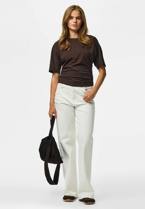 Pieces, T-SHIRT PCALLI FITTED - T-shirt imprimé - chocolate plum
