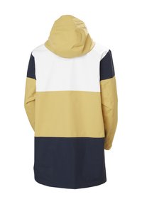 Giacca impermeabile color block con cappuccio; presenta sezioni gialle, bianche e blu navy; texture liscia, design di lunghezza media.