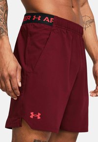 Under Armour VANISH SHORTS - Pantalón corto de deporte - pflaume