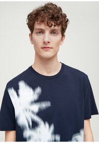 s.Oliver MIT GRAFIK - T-shirt print - navy