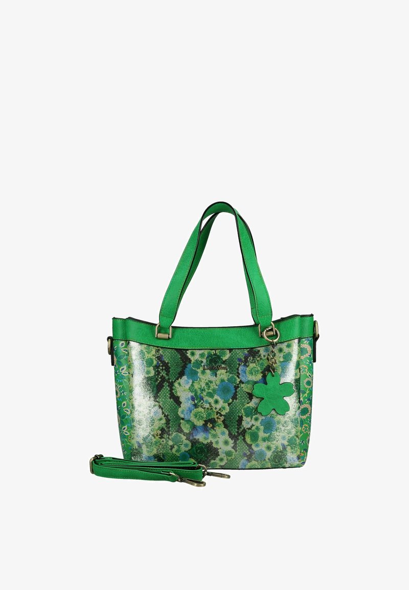 Sac à main vert à motif floral, deux poignées, bandoulière amovible et un pendentif trèfle à quatre feuilles suspendu à l'avant.
