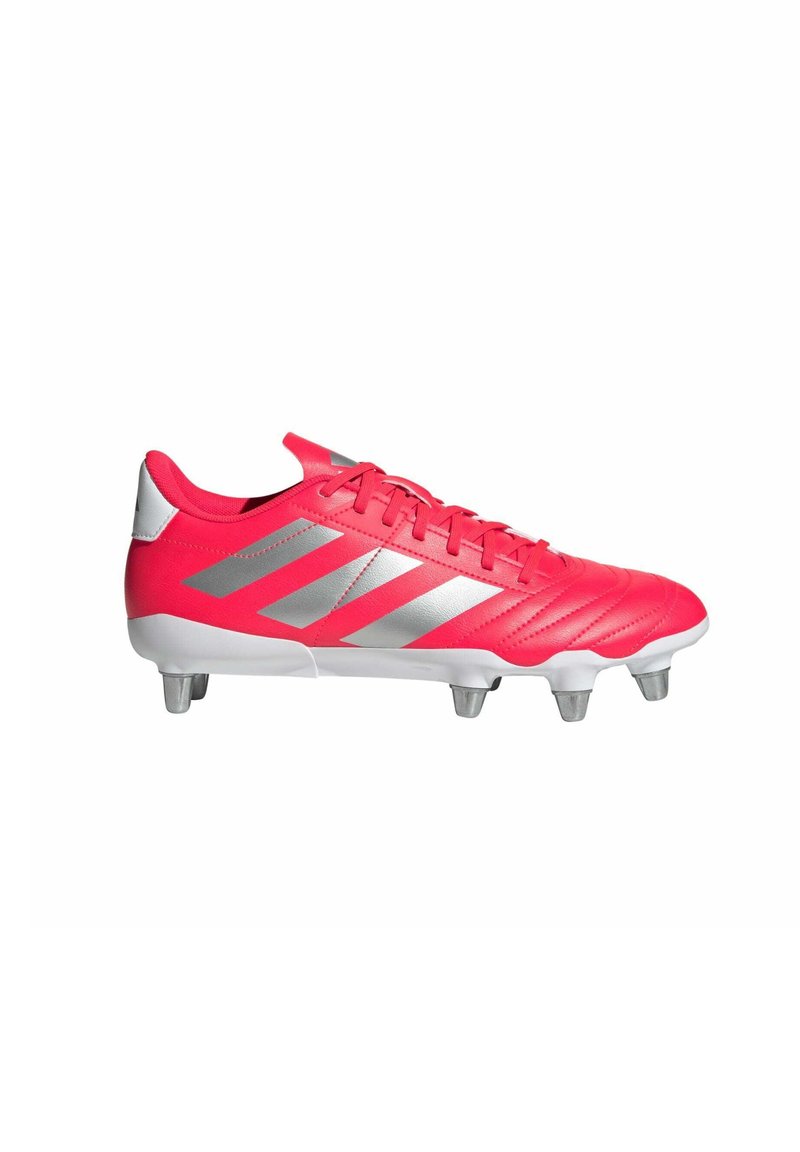 Scarpino da calcio rosa con accenti a righe argentate, tomaia in sintetico testurizzato, design con lacci e suola bianca con tacchetti metallici.
