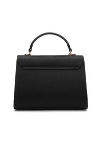 Borsa a tracolla in pelle nera testurizzata con una forma strutturata, manico superiore e design minimalista. Presenta una chiusura a pattina e sottili dettagli di cucitura.