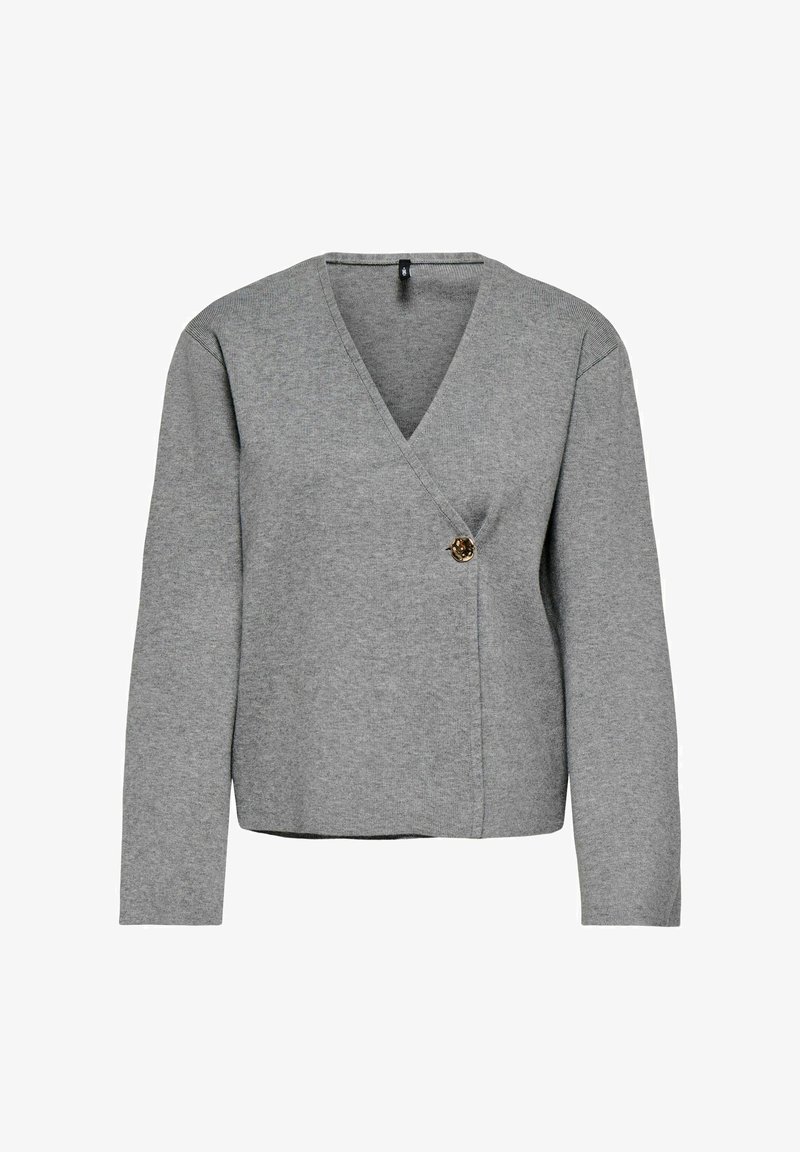 Pull enveloppant en maille gris à manches longues avec un col en V profond et un seul bouton décoratif doré sur le devant.