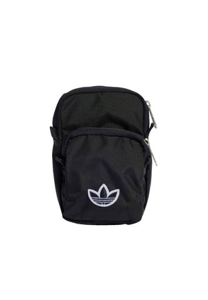 Borsa di tessuto nera con due scomparti con zip, caratterizzata da un logo ricamato bianco. Forma compatta e rettangolare con una texture liscia.