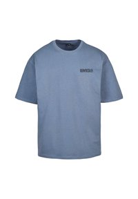 Tricou scurt, de culoare bleu deschis, fabricat din bumbac. Prezintă un guler rotund și un grafic mic de text negru pe partea stângă a frontal.