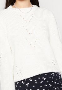 VILA Stickad tröja - white