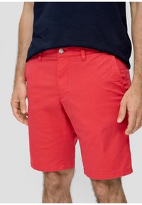 s.Oliver REGULARBERMUDA - Shorts - himbeere