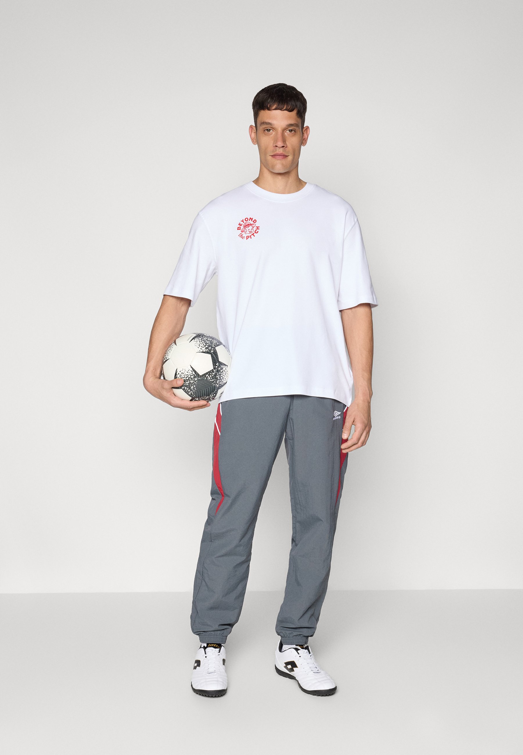 Umbro SCOUT GRAPHIC TEE - Print T-shirt - brilliant white