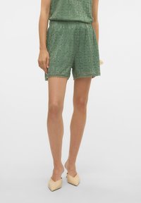 Vero Moda - VMMAYA HW JRS VO - Shorts - hedge green Thumbnail Image 1