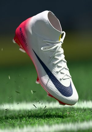 Nike Performance ZM 10 ACAD FG/MG LV8 - Moulded stud football boots - university red/dark obsidian
