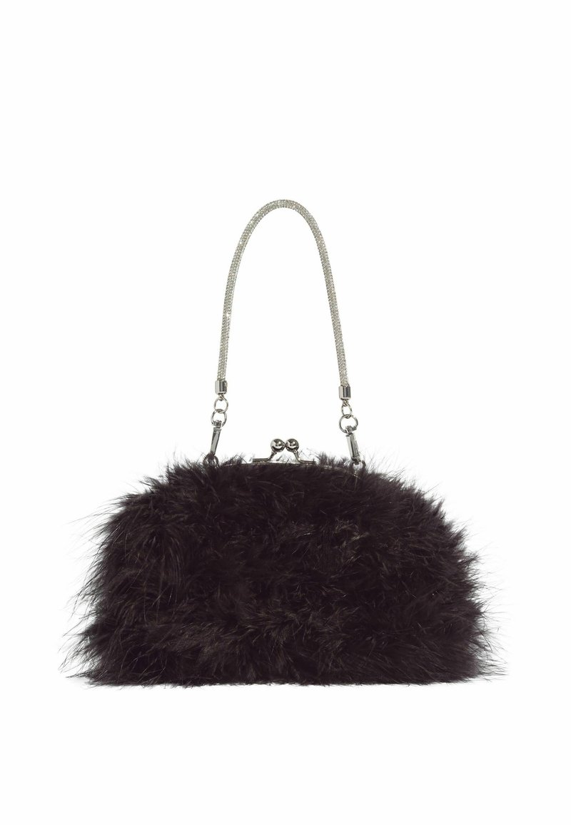 Juodos dirbtinės kailio rankinė su apvalia forma, metalinio grandinėlės rankena ir sagties uždarymu. Minkšta tekstūra su pūkuota išvaizda.