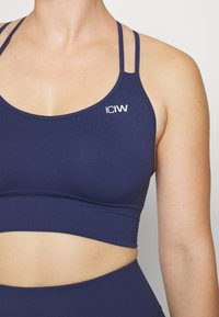 ICANIWILL DEFINE SEAMLESS BRA - Sujetadores deportivos con sujeción media - navy