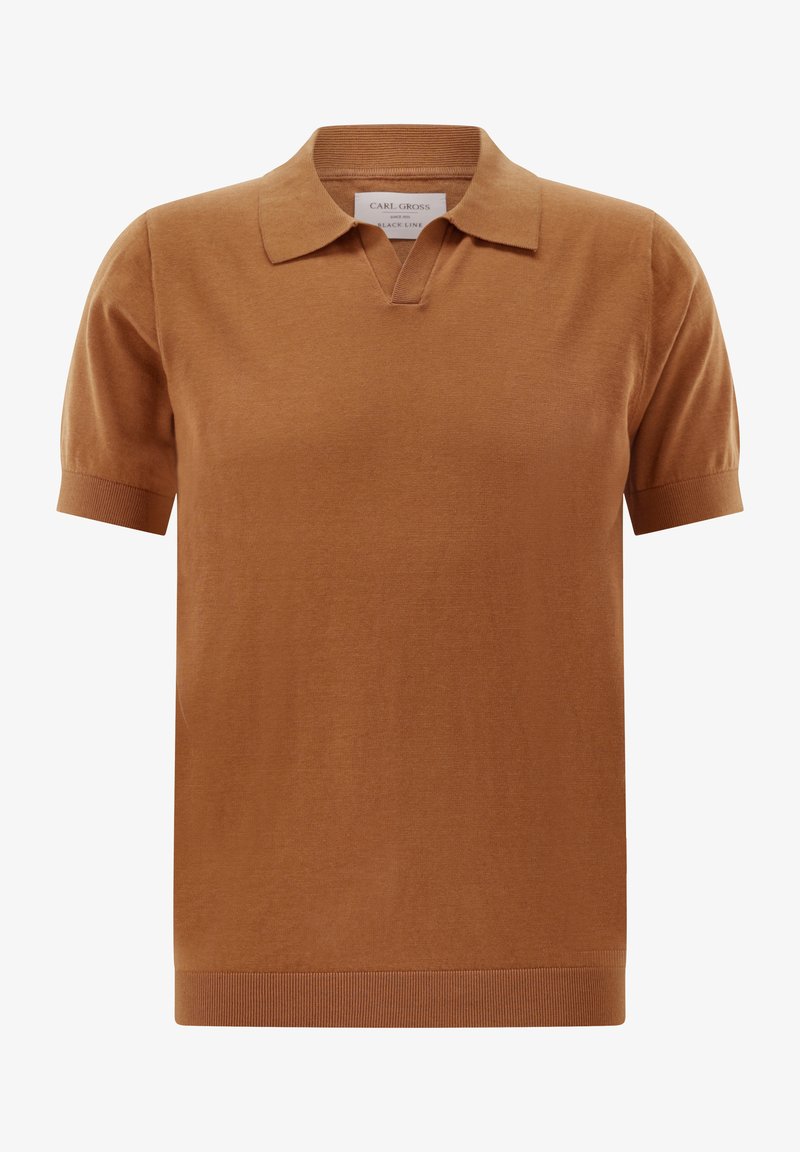 Braunes Strick-Poloshirt mit kurzen Ärmeln, geripptem Kragen und Bündchen, mit V-förmigem Ausschnitt und sichtbarem inneren Etikett.