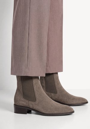 Tamaris, CHELSEA BOOT - Boots à talons - taupe suede